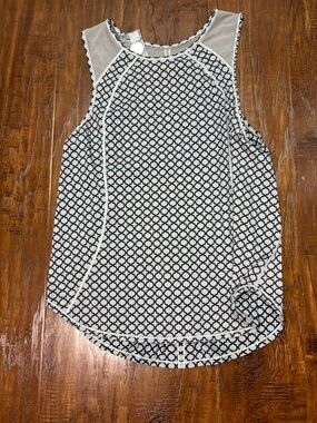 lululemon athletica Black and White Soul Geo Geometric Sleeveless Tank Size 6